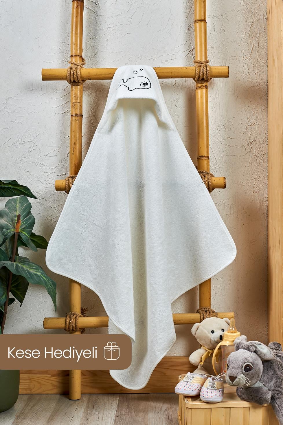 Bambu Balık Nakışlı Bebek Havlu Kundak Ve Kese Seti BEYAZ