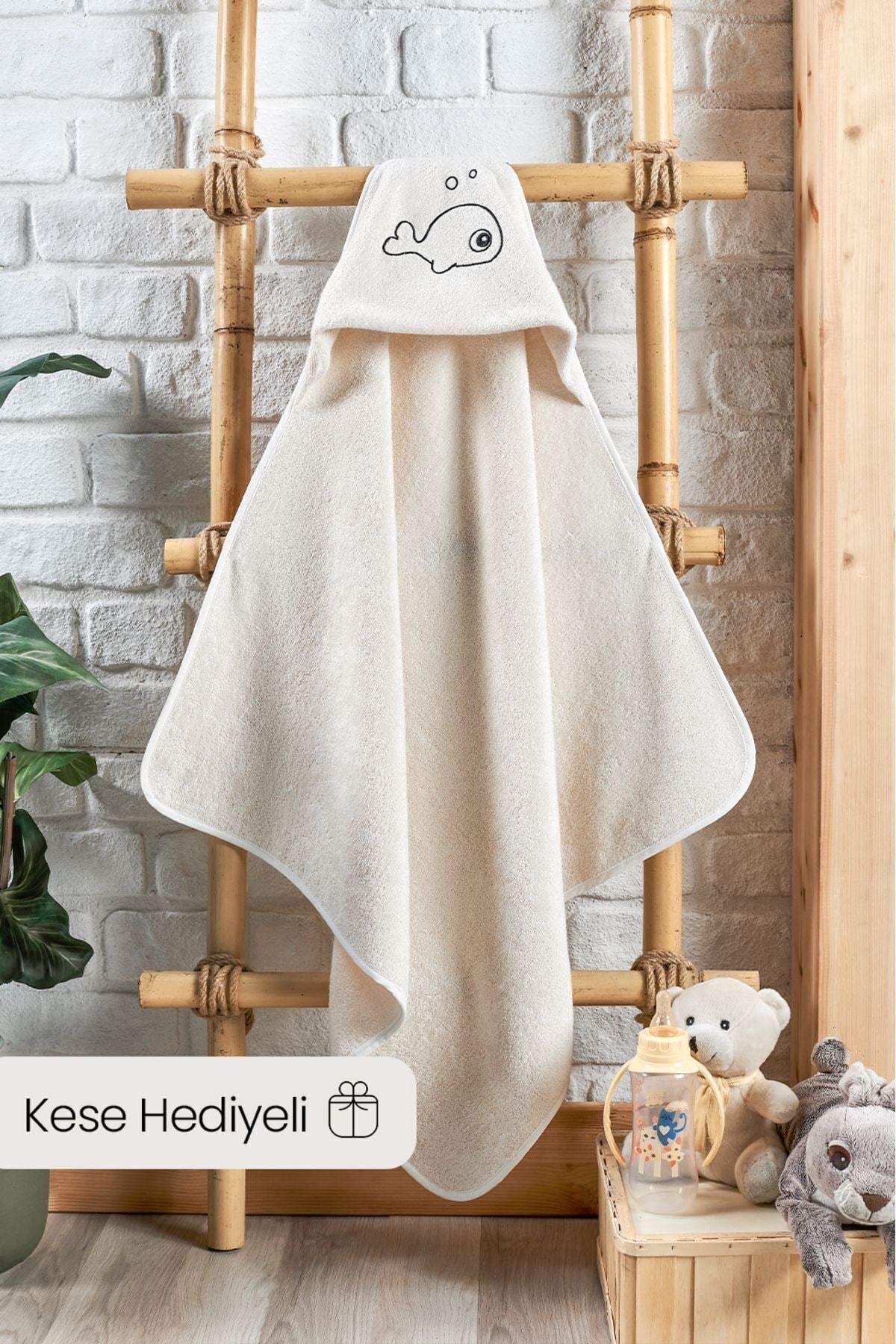 Bambu Balık Nakışlı Bebek Havlu Kundak Ve Kese Seti