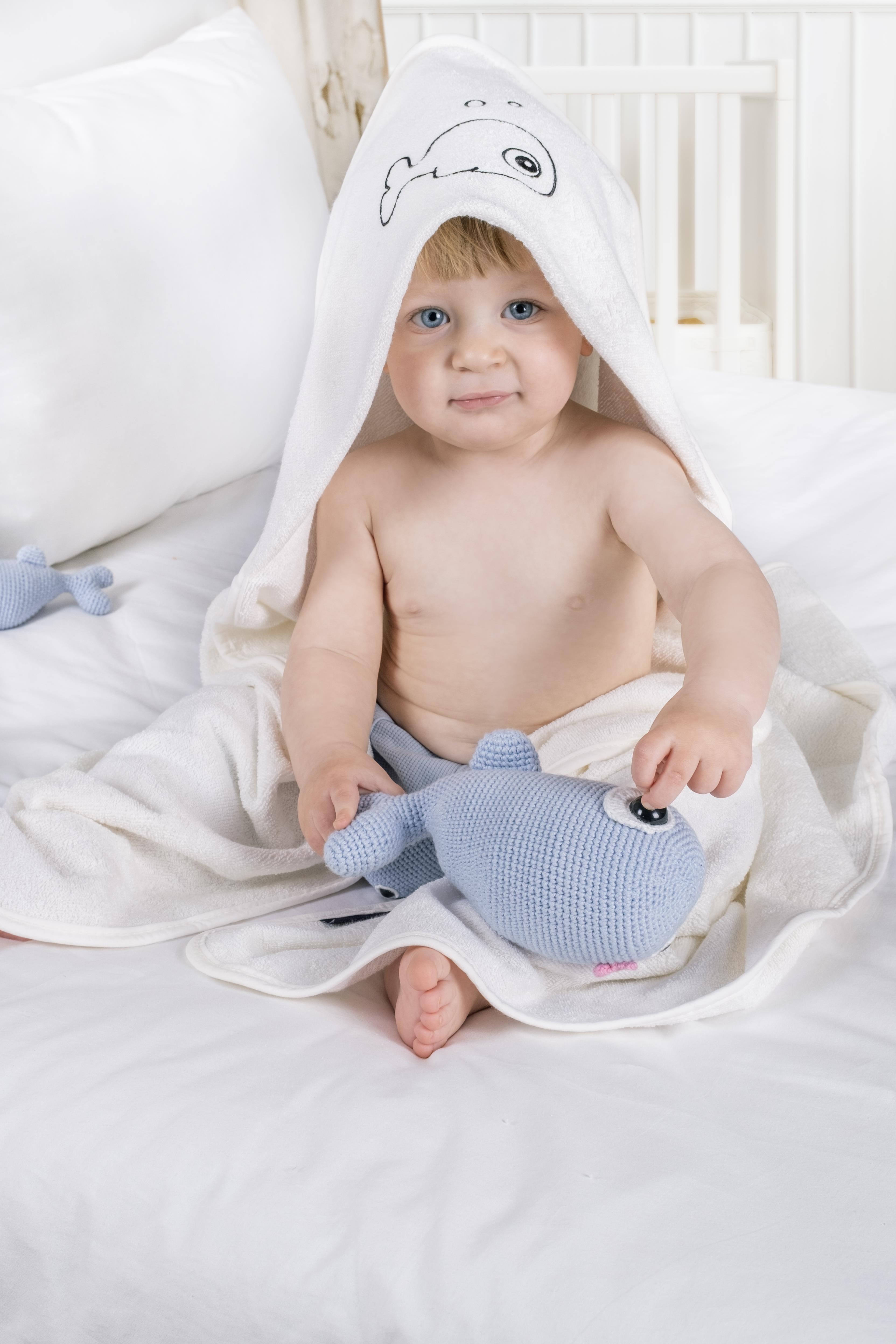 Bambu Balık Nakışlı Bebek Havlu Kundak Ve Kese Seti BEYAZ