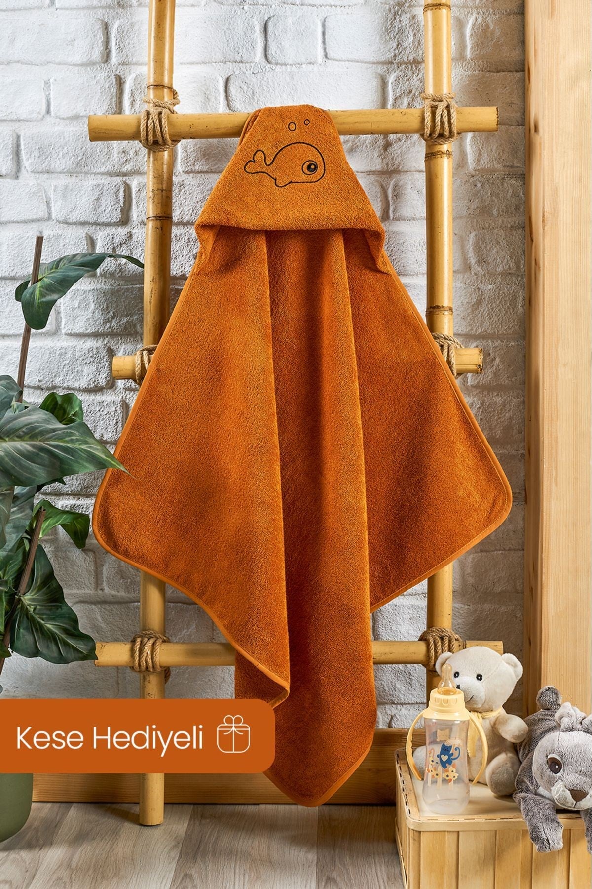 Bambu Balık Nakışlı Bebek Havlu Kundak Ve Kese Seti