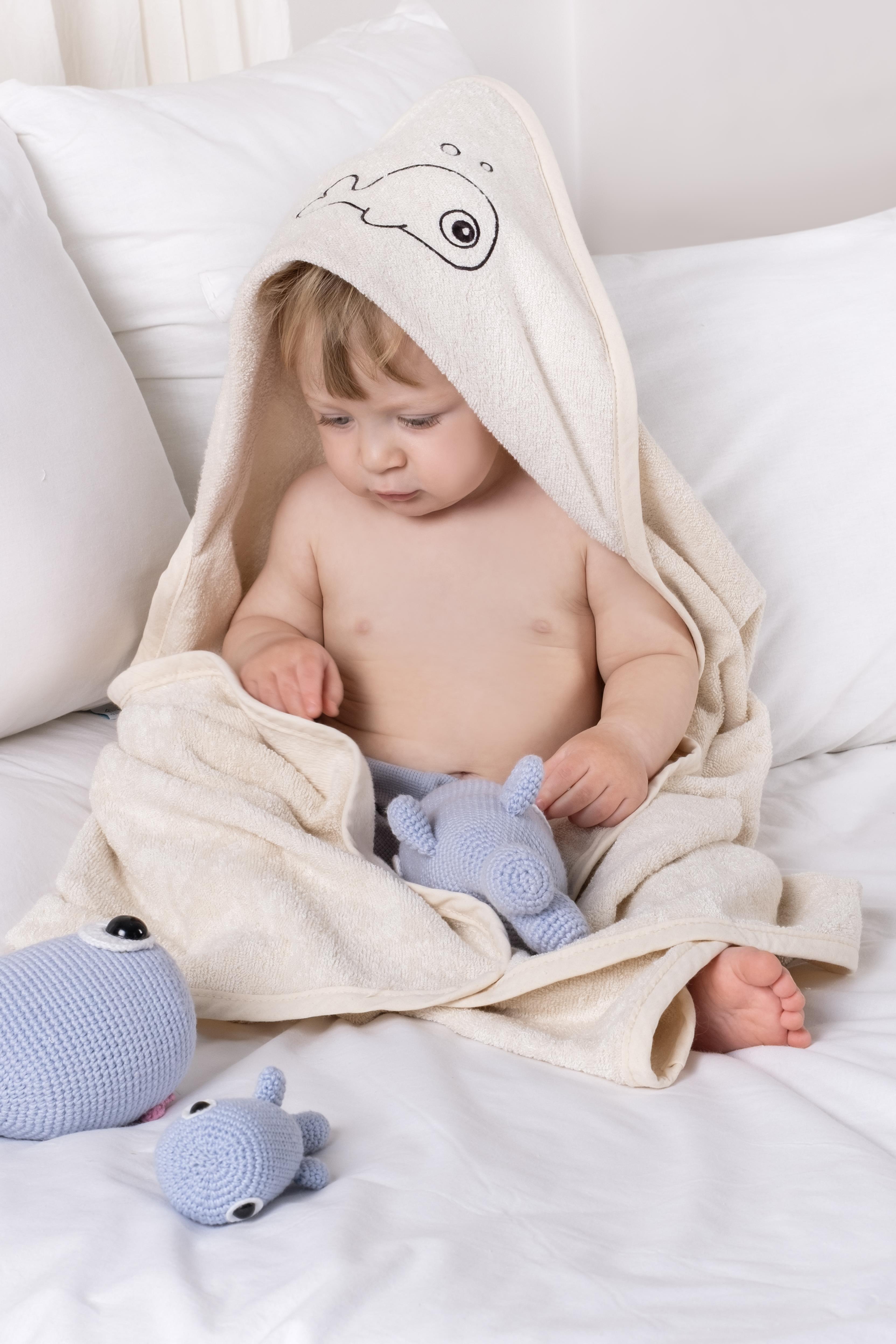 Bambu Balık Nakışlı Bebek Havlu Kundak Ve Kese Seti EKRU