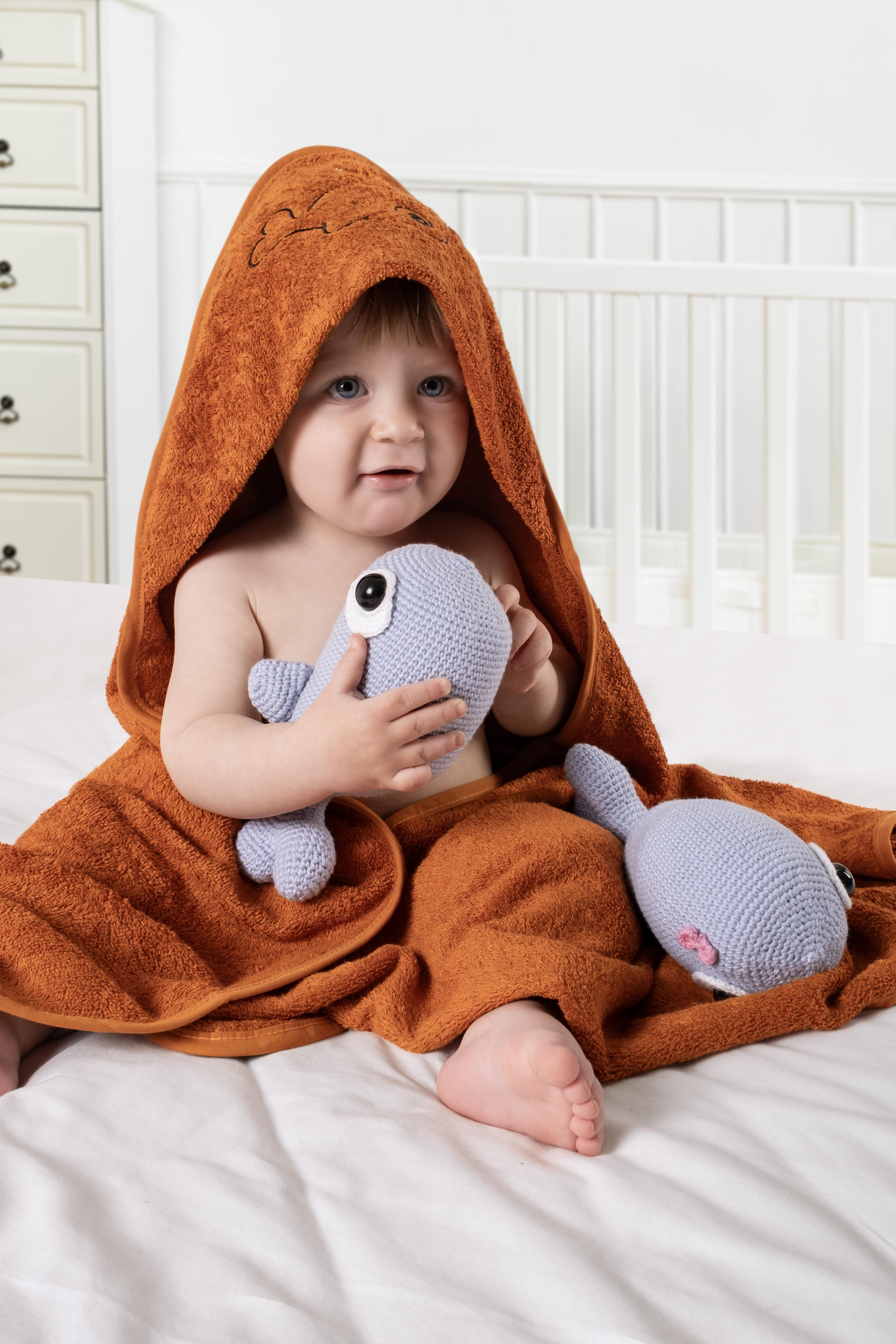 Bambu Balık Nakışlı Bebek Havlu Kundak Ve Kese Seti HARDAL