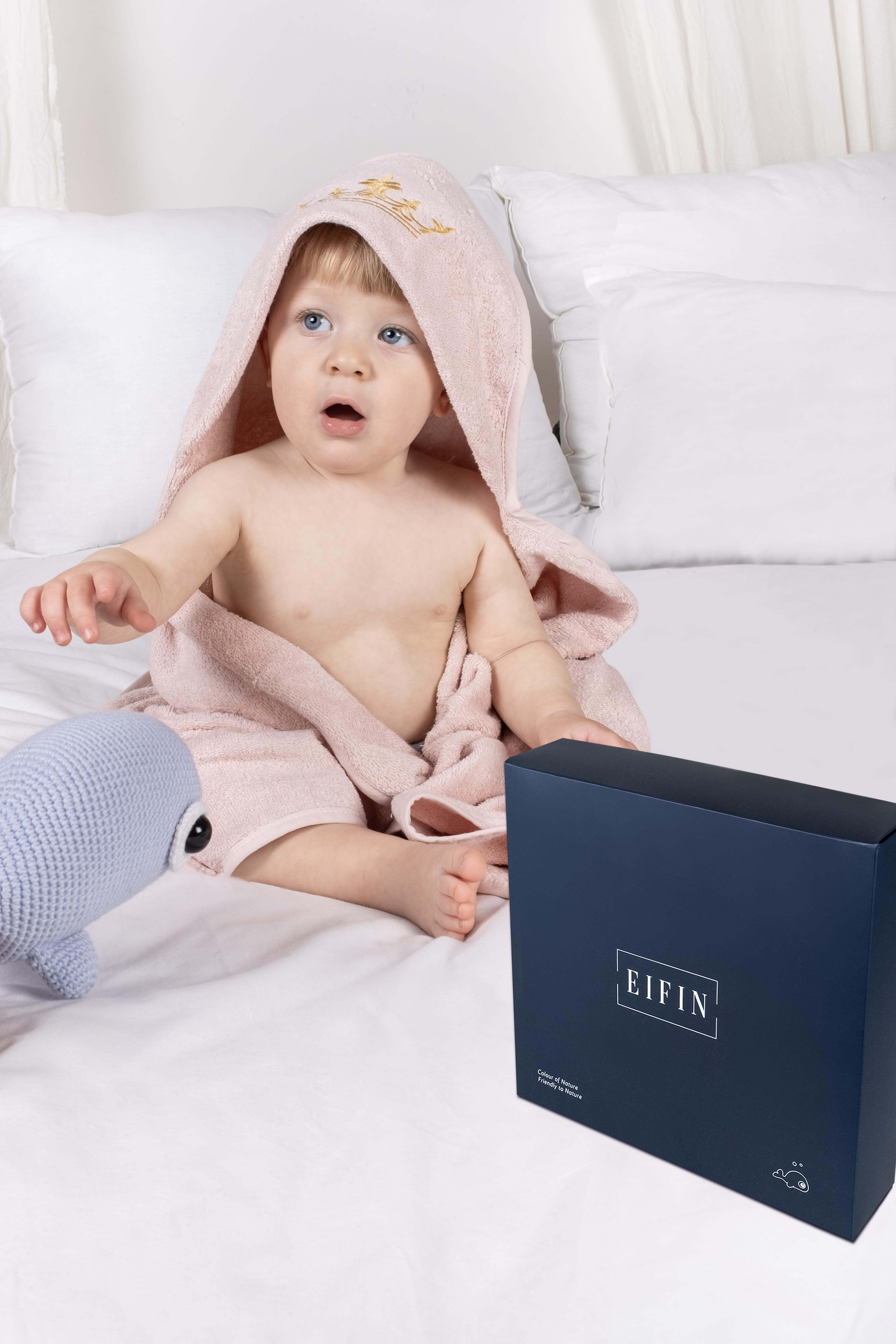 Bambu Taç Nakışlı Özel Kutusunda Bebek Havlu Kundak Ve Kese Seti  PEMBE