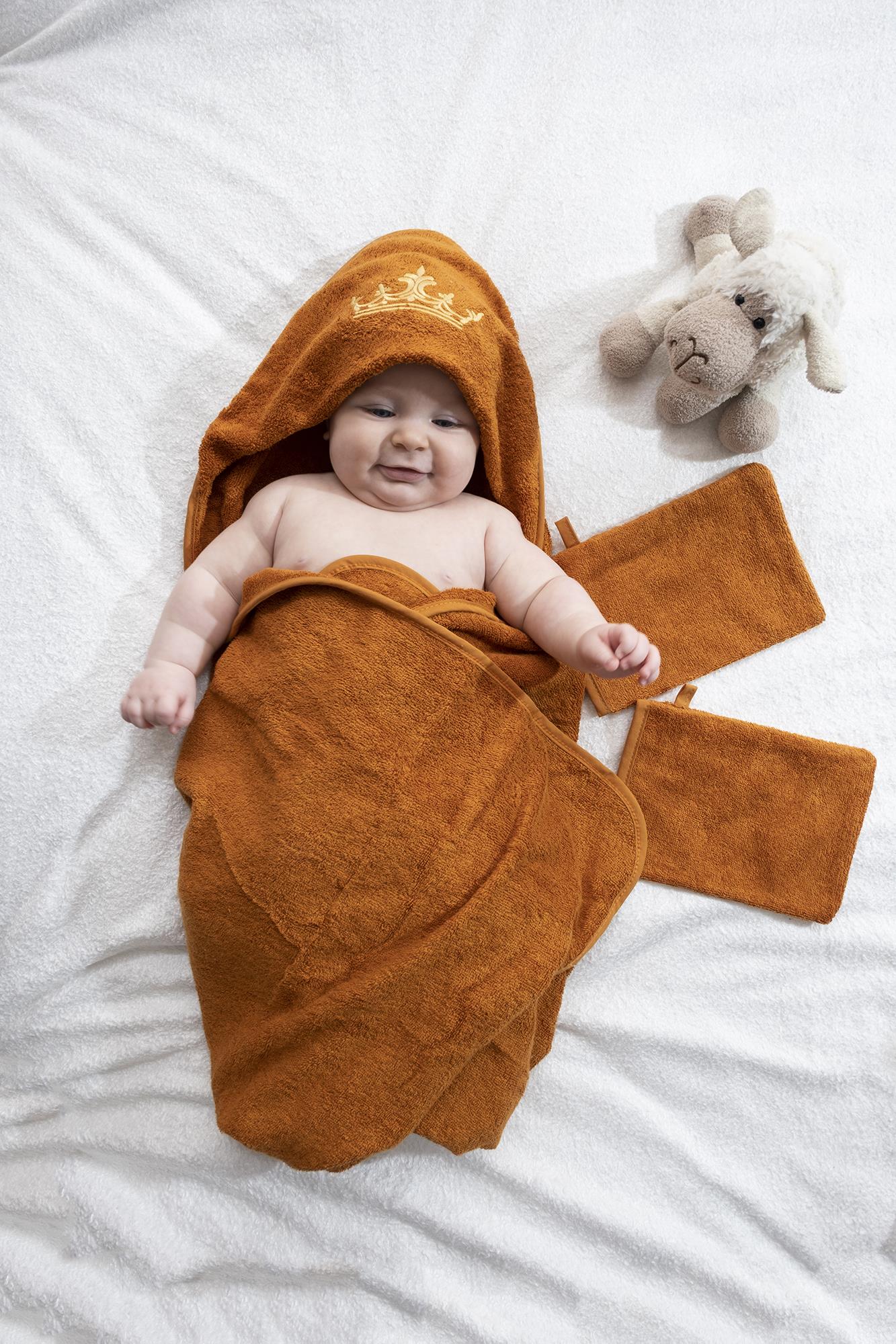 Bambu Taç Nakışlı Özel Kutusunda Bebek Havlu Kundak Ve Kese Seti HARDAL