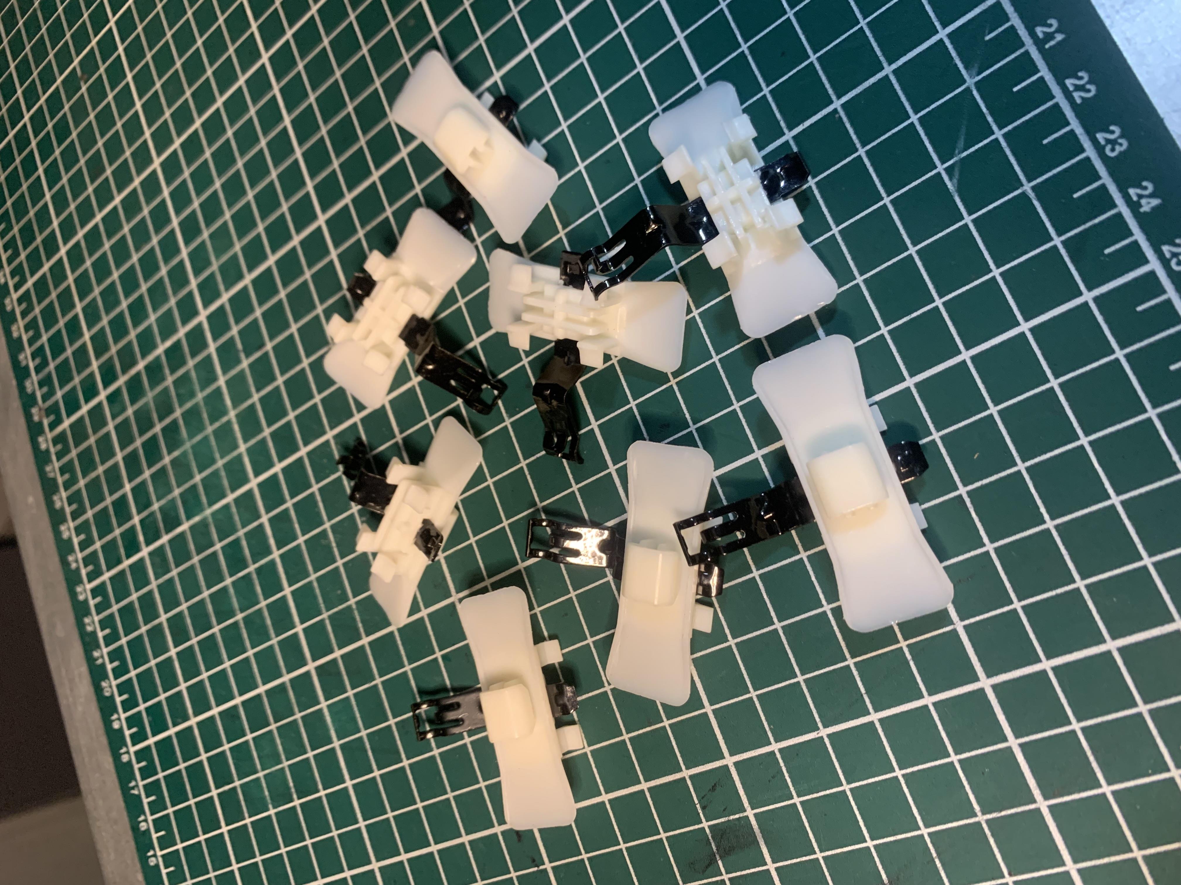 FOR MERCEDES BENZ W124 Clips Staples Sacco Planking 10x A1249889478