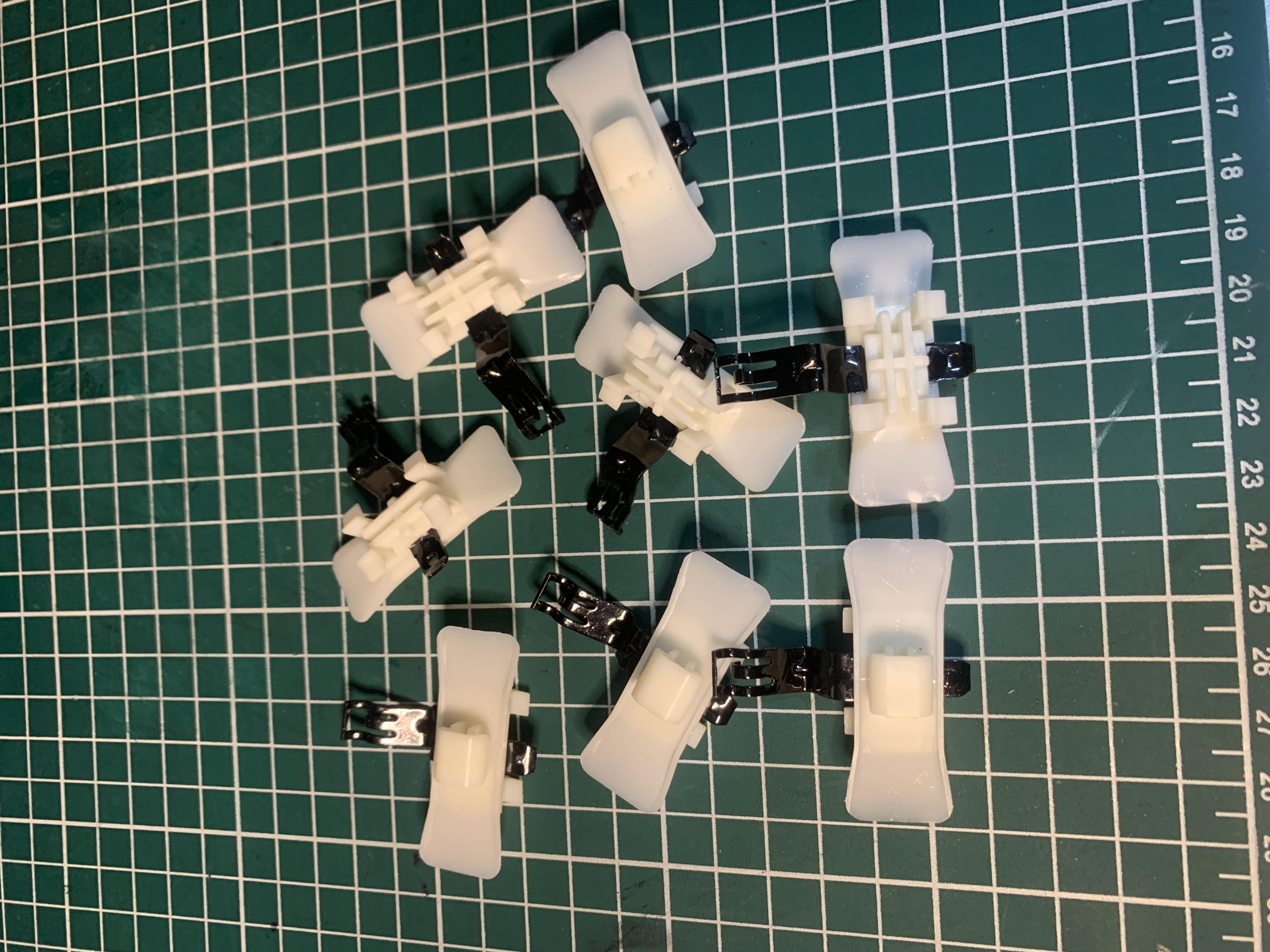 FOR MERCEDES BENZ W124 Clips Staples Sacco Planking 10x A1249889478