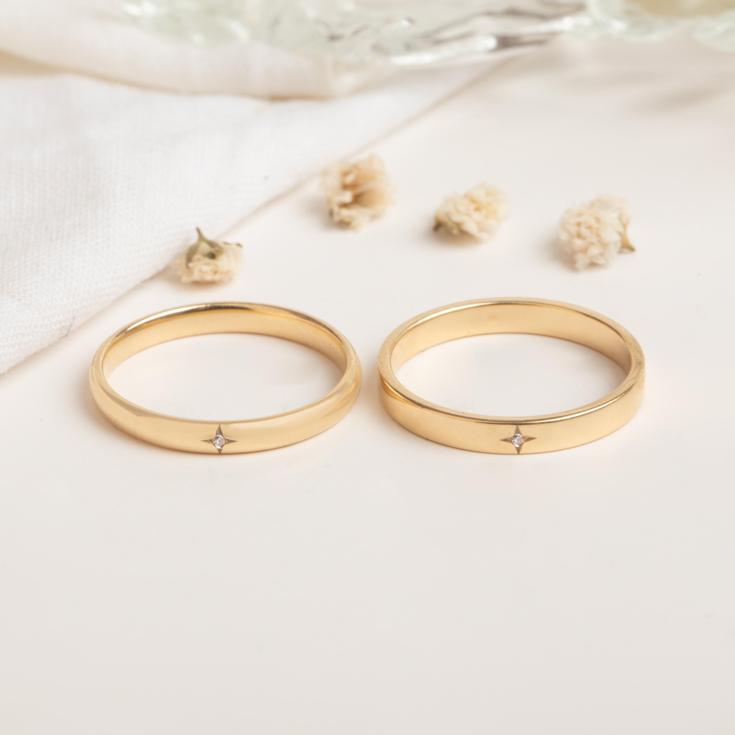 Gold Star-Set Diamond Ring