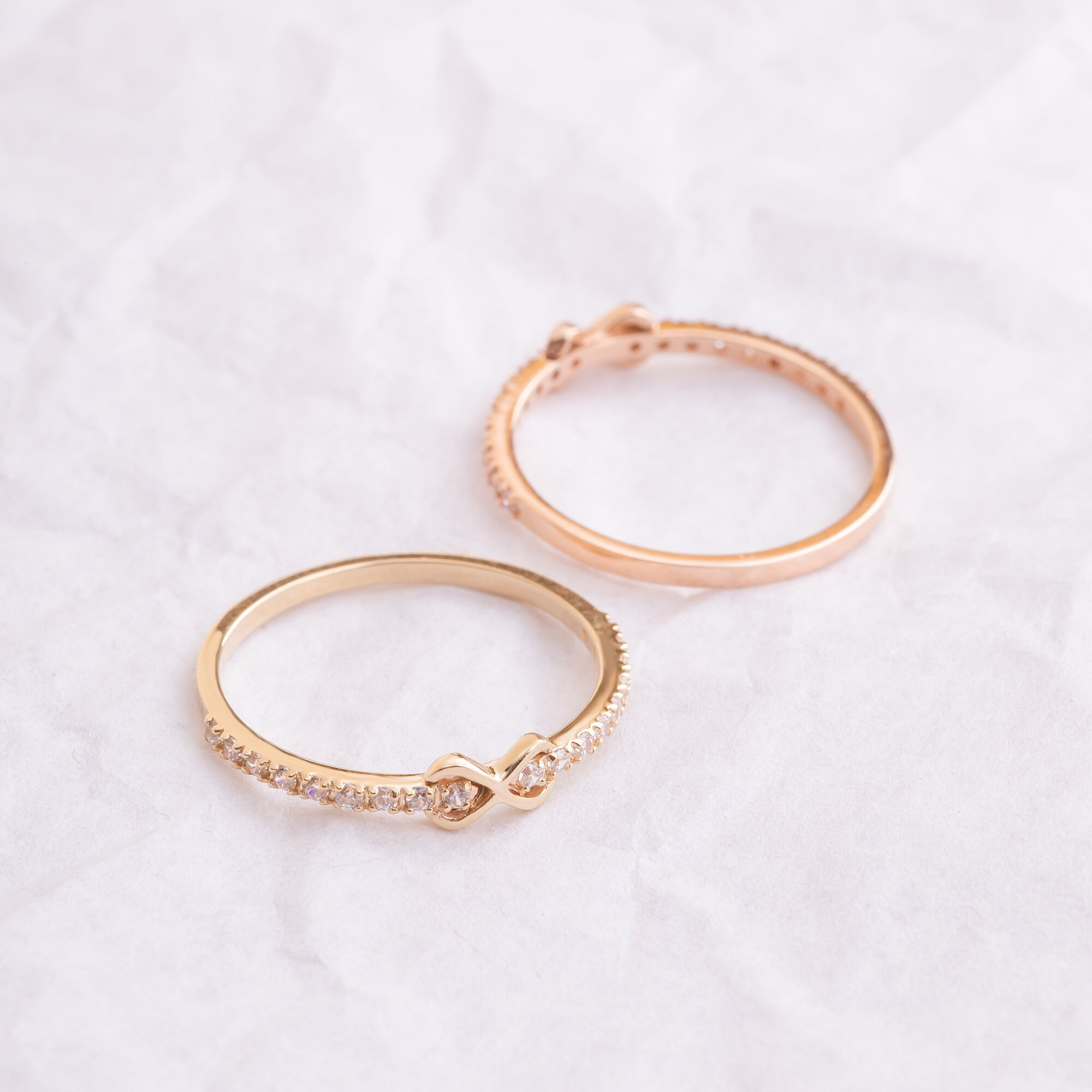 Altın Sonsuzluk Figürlü Taşlı Yüzük