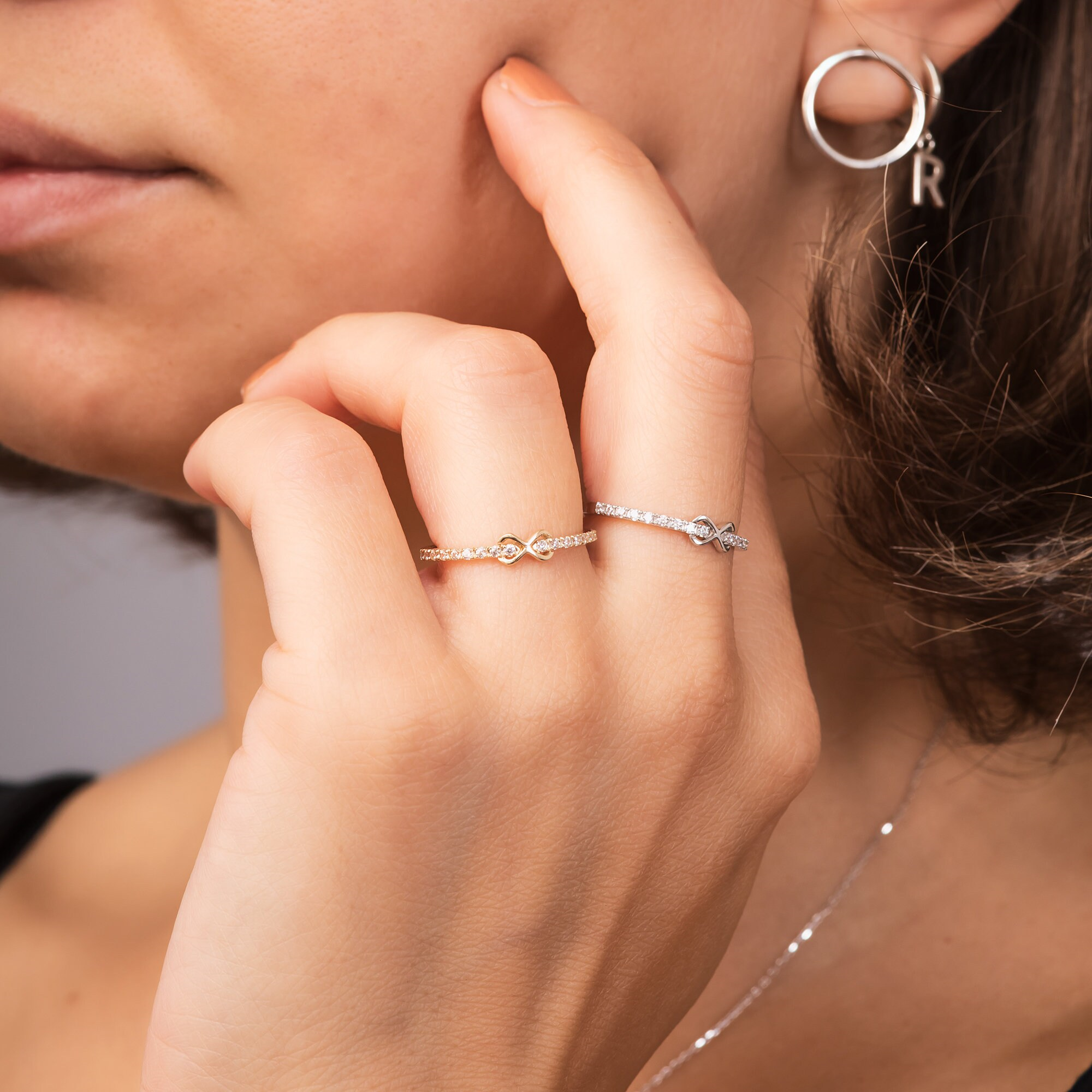 Altın Sonsuzluk Figürlü Taşlı Yüzük