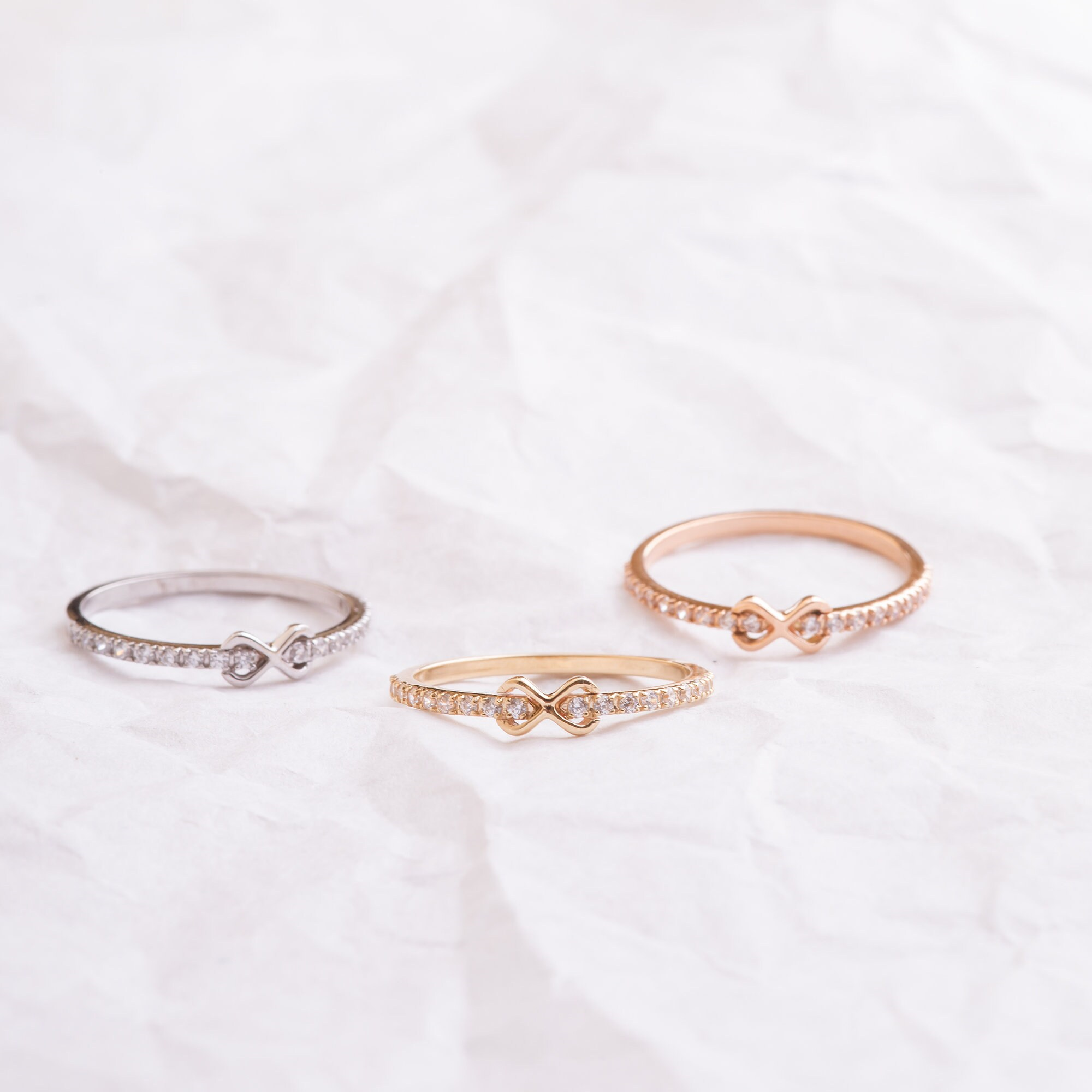 Altın Sonsuzluk Figürlü Taşlı Yüzük