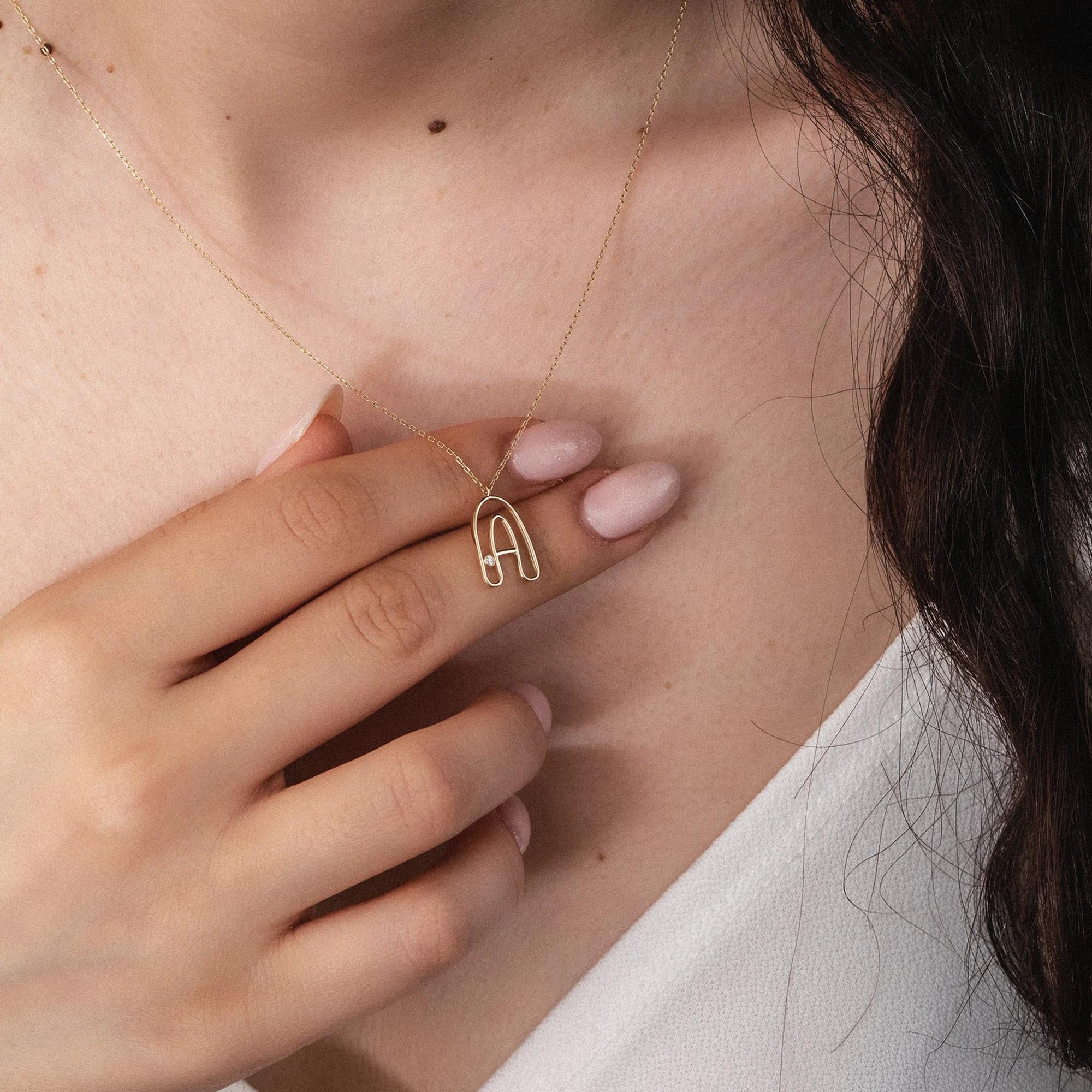 0.01 Karat Pırlanta Harf Kolye