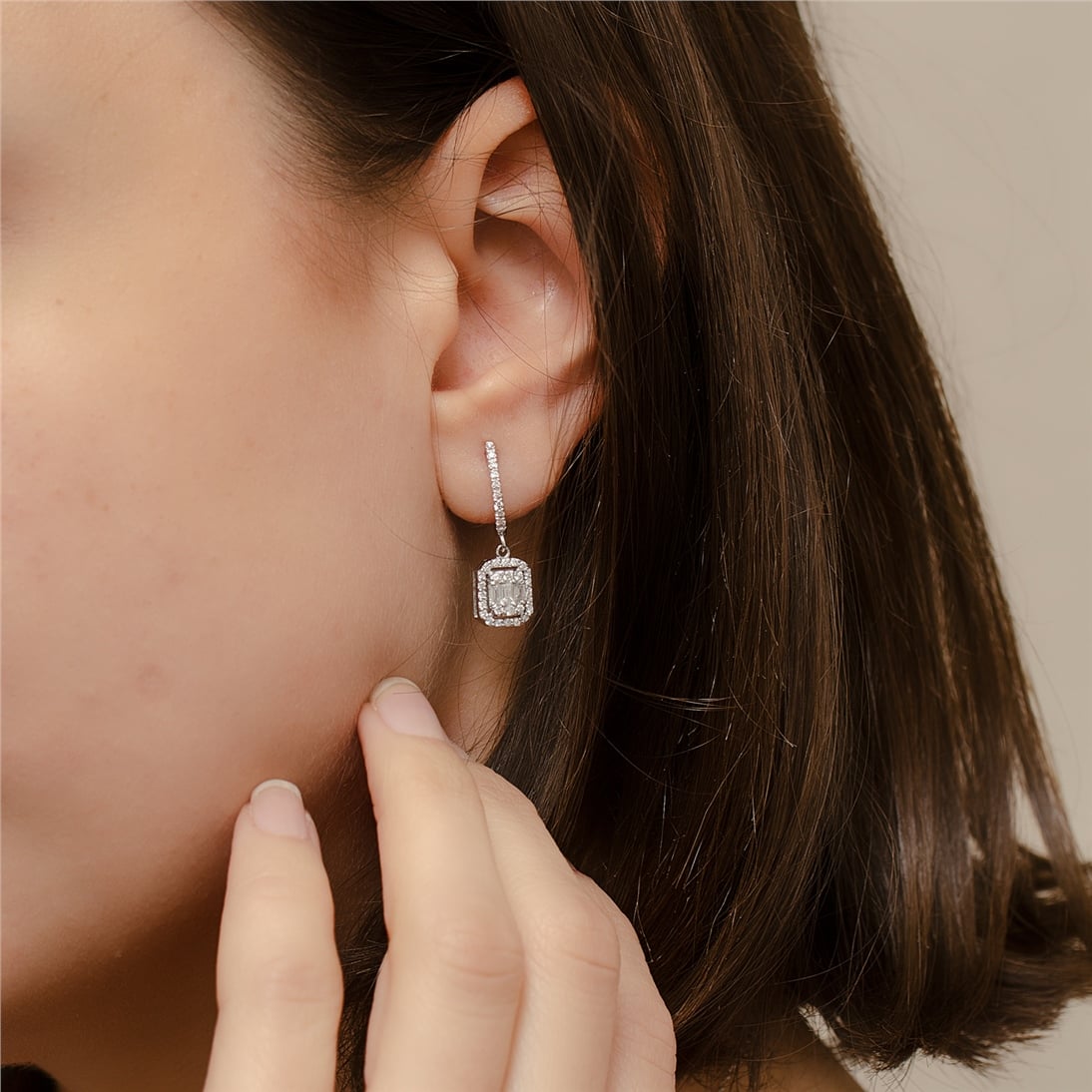 0.66 Karat Pırlanta Baget Küpe