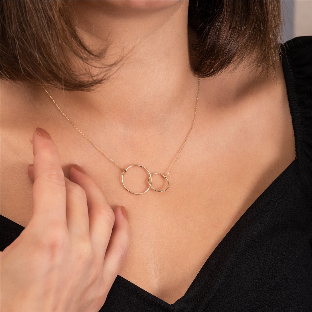 Solid Gold Interlocking Circle Necklace