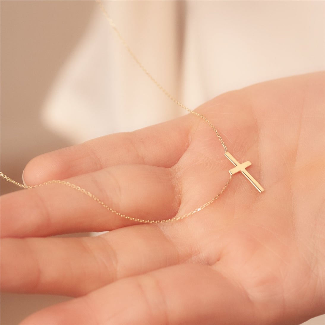 Sacred Faith Serisi: Altın Haç Kolye