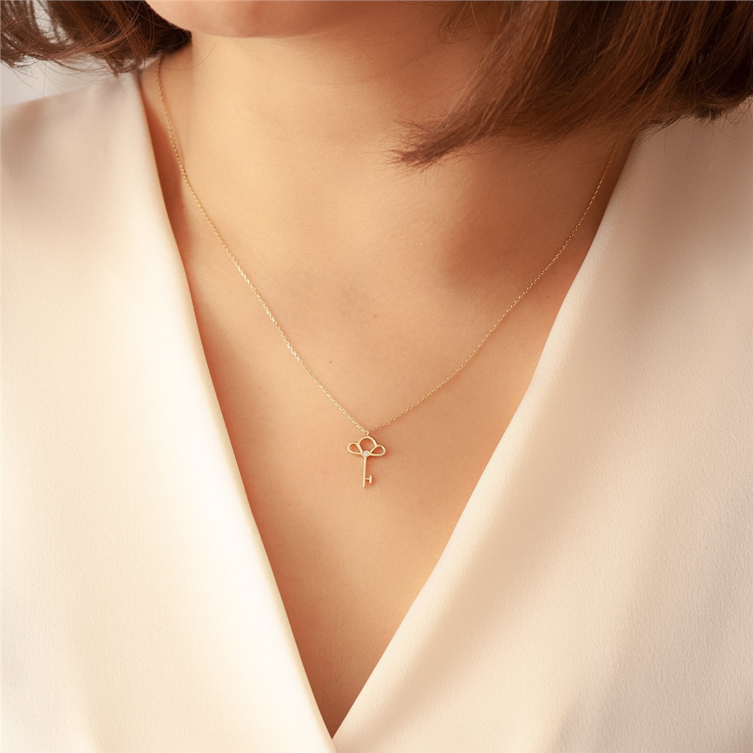 0.01 Karat Pırlanta Anahtar Kolye