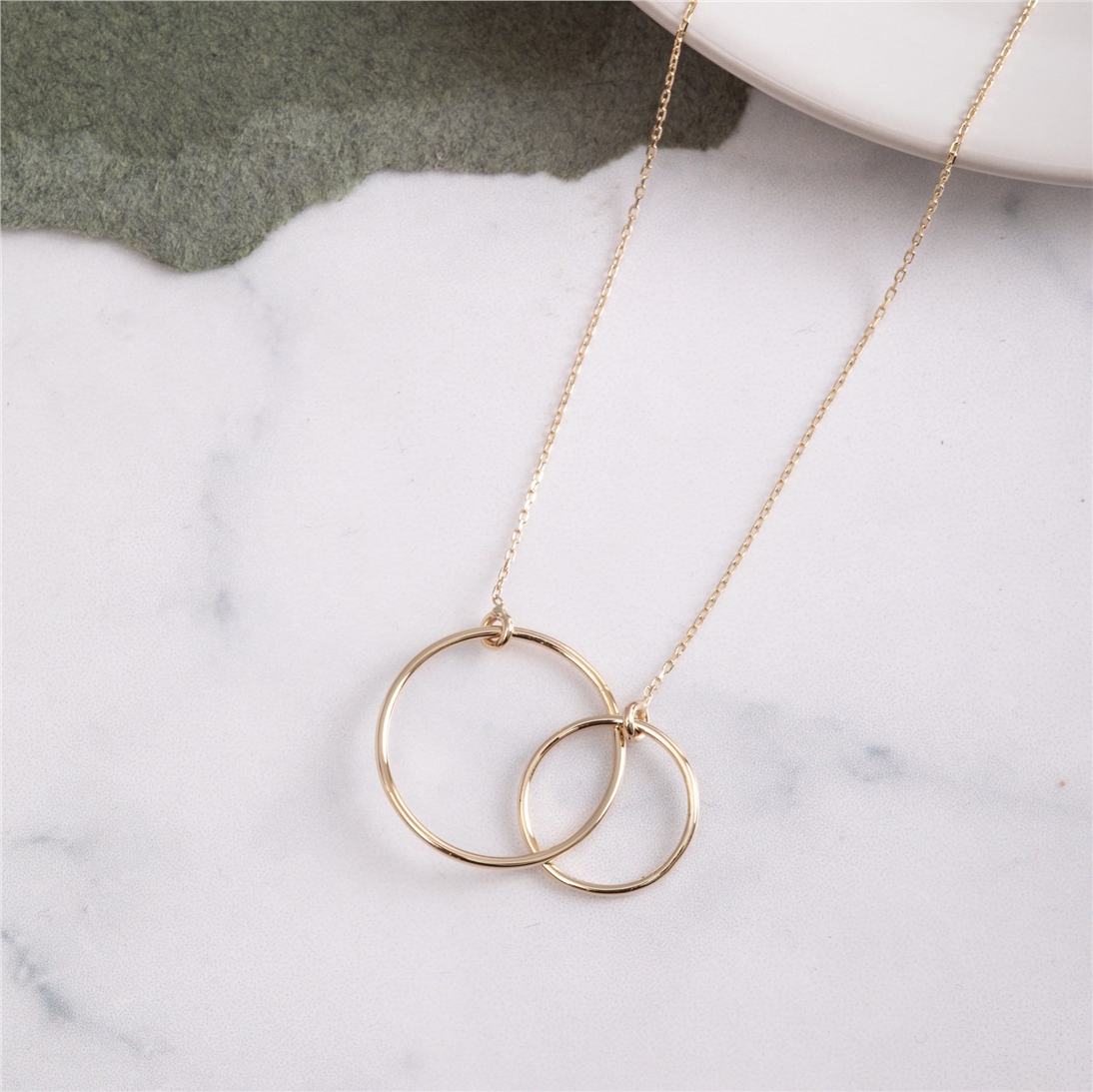 Solid Gold Linked Circle Necklace