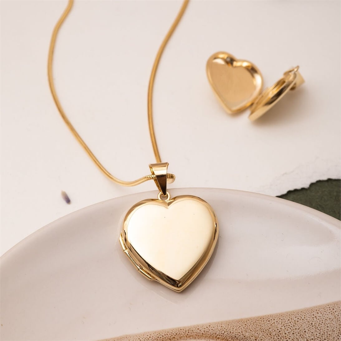 Solid Gold Fancy Heart Necklace