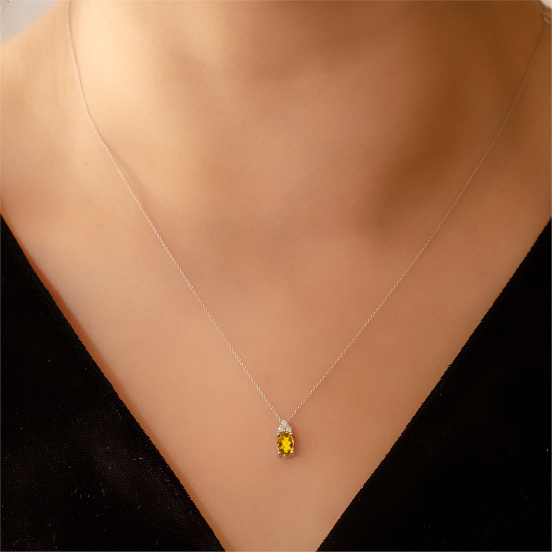 0.05 Karat Pırlanta Sitrin Kolye