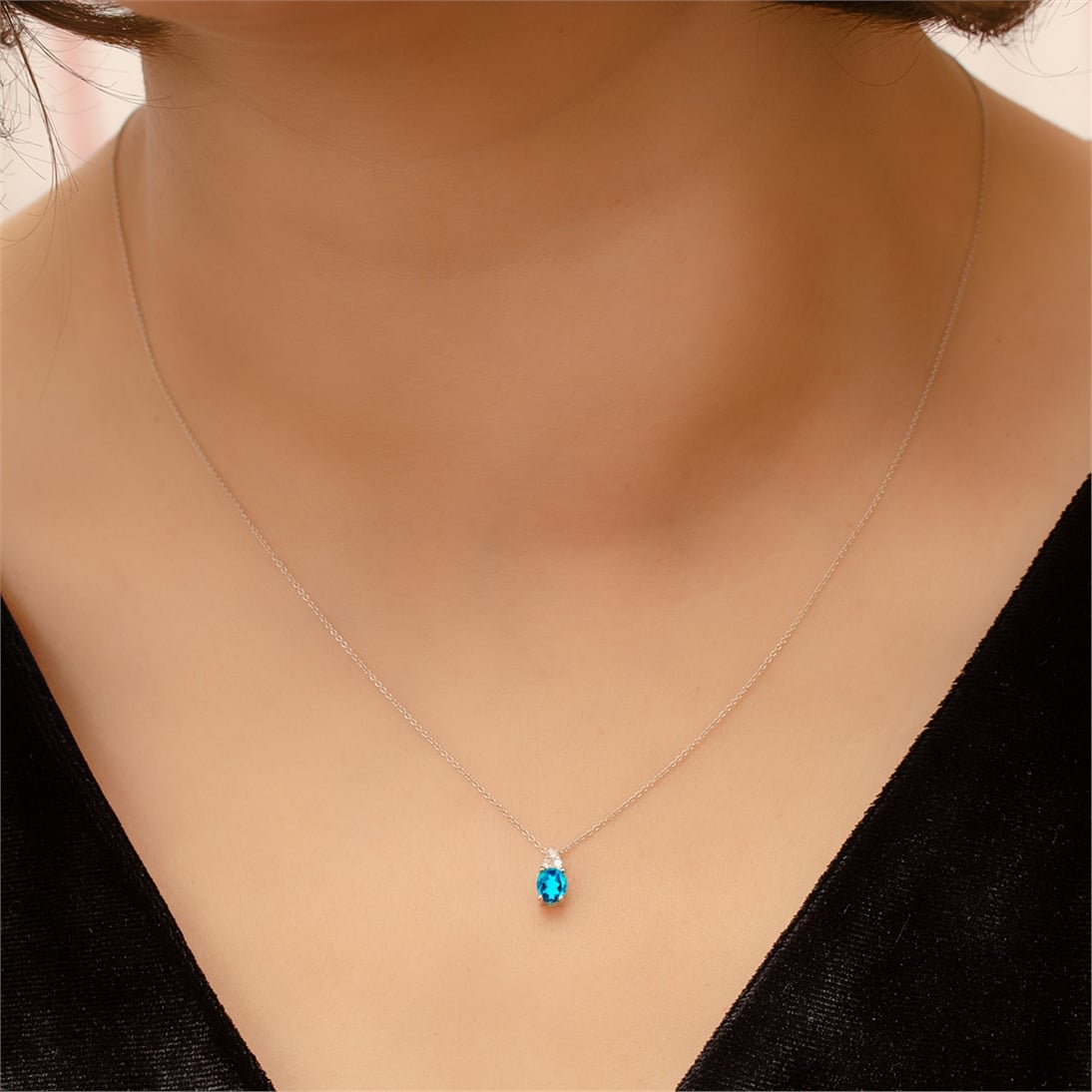 0.04 Karat Pırlanta Mavi Topaz Kolye