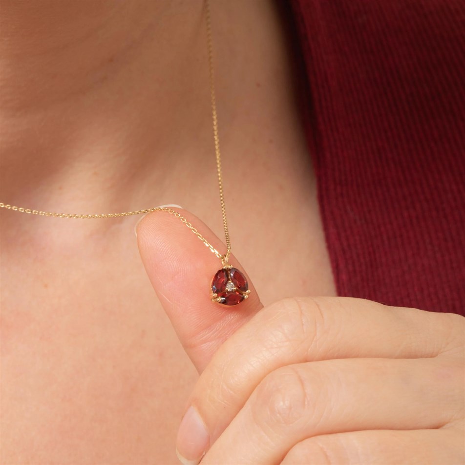 0.99 Karat Pırlanta ve Garnet Altın Kolye