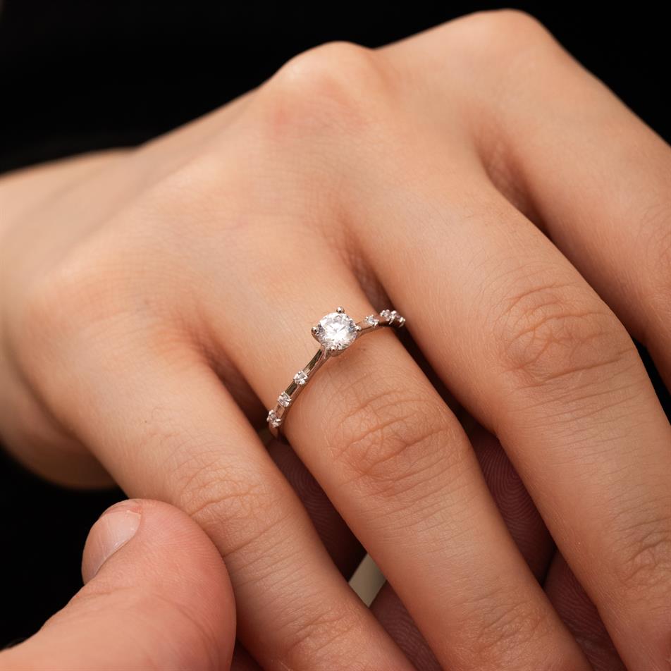 Altın 4 Tırnak Kolları Taşlı Yüzük