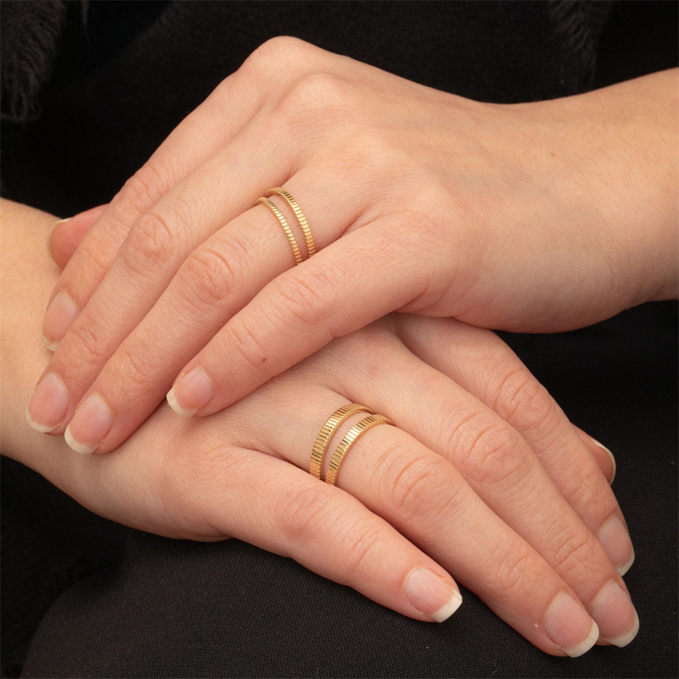 Gold Slim Ribbed Rings
