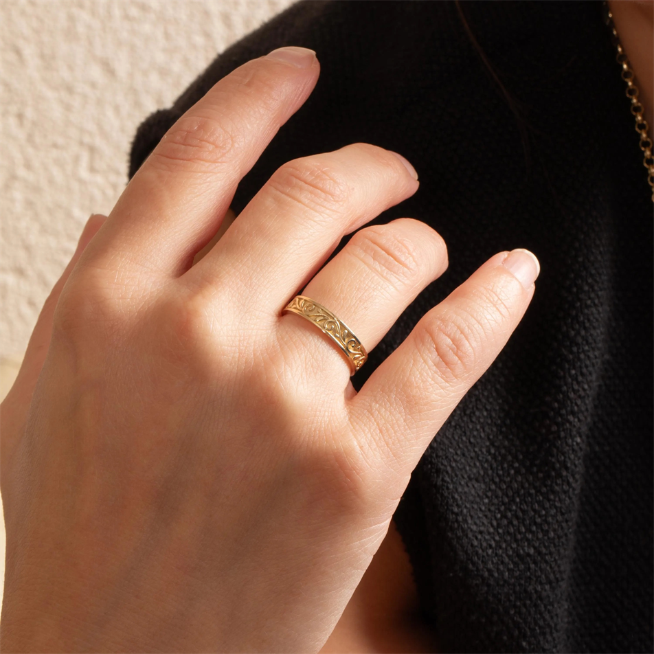 Gold Vintage Scroll Wedding Band