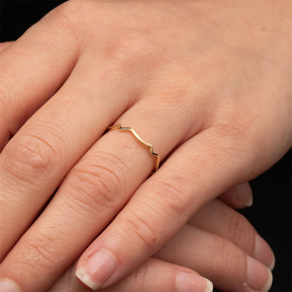 Gold Wavy Contour Ring