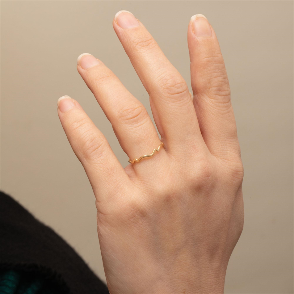Gold Wavy Contour Ring