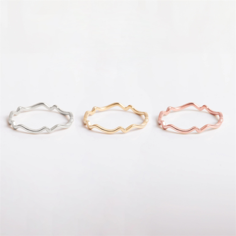 Gold Wavy Contour Ring