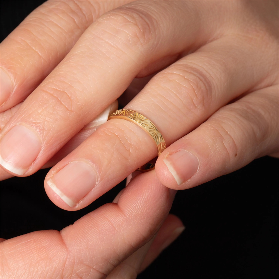 Gold Sunburst 3mm Wedding Band