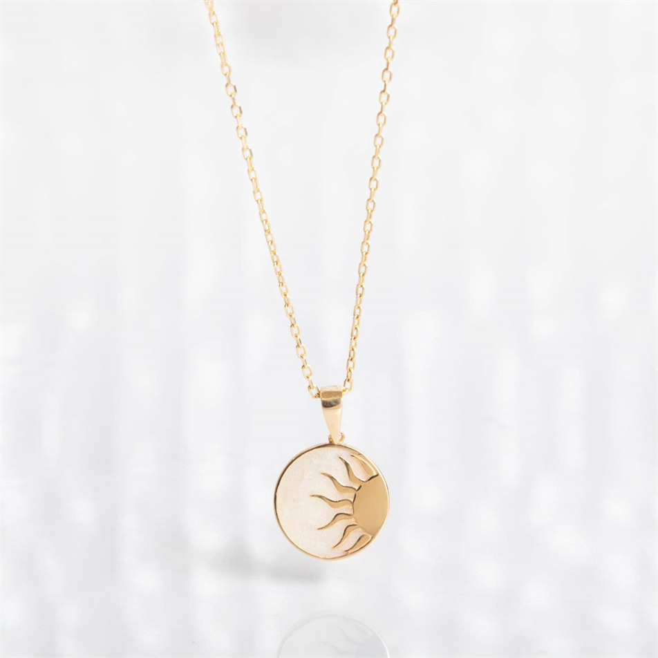 Altın Güneş Figürlü Kolye