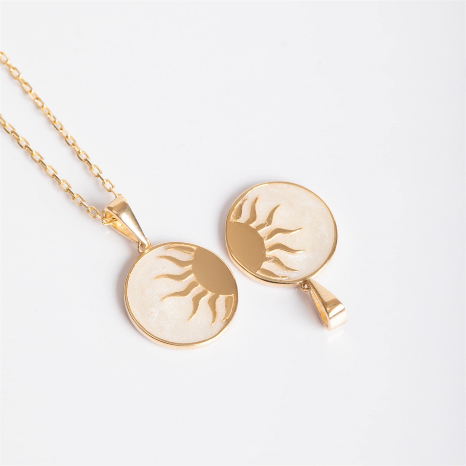 Altın Güneş Figürlü Kolye