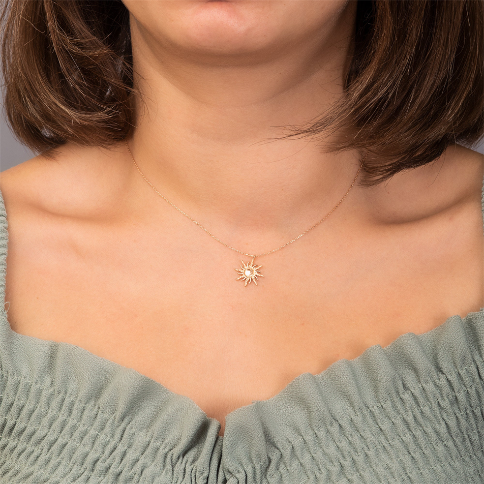 Altın Güneş Figürlü Kolye