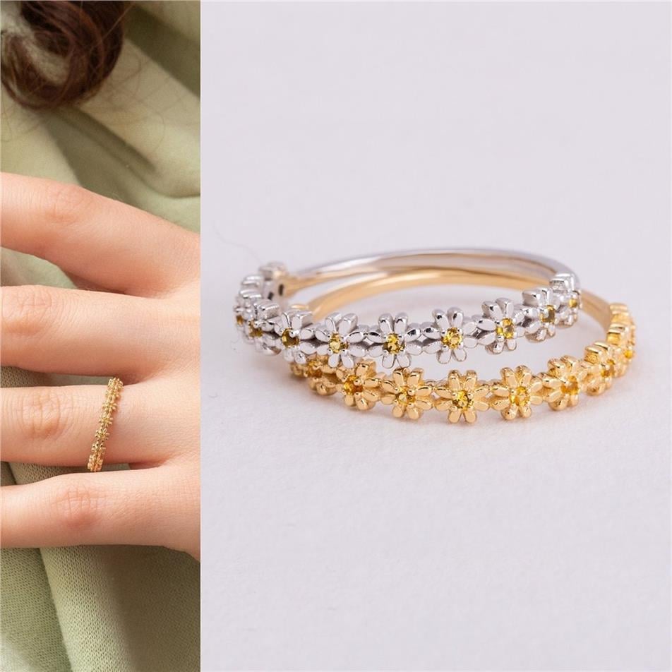 Solid Gold Daisy Ring