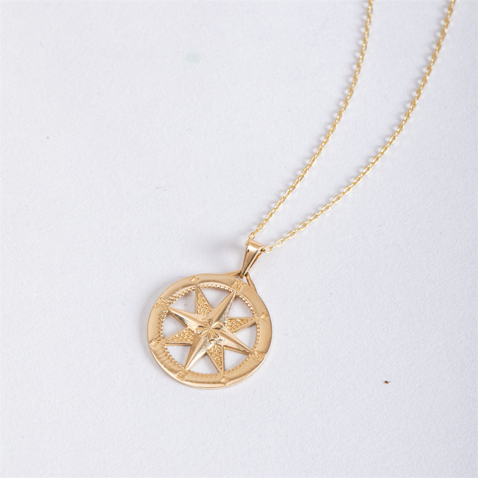 Altın Pusula Figürlü Kolye