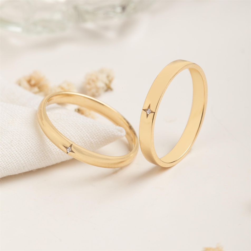 Gold Star-Set Diamond Ring