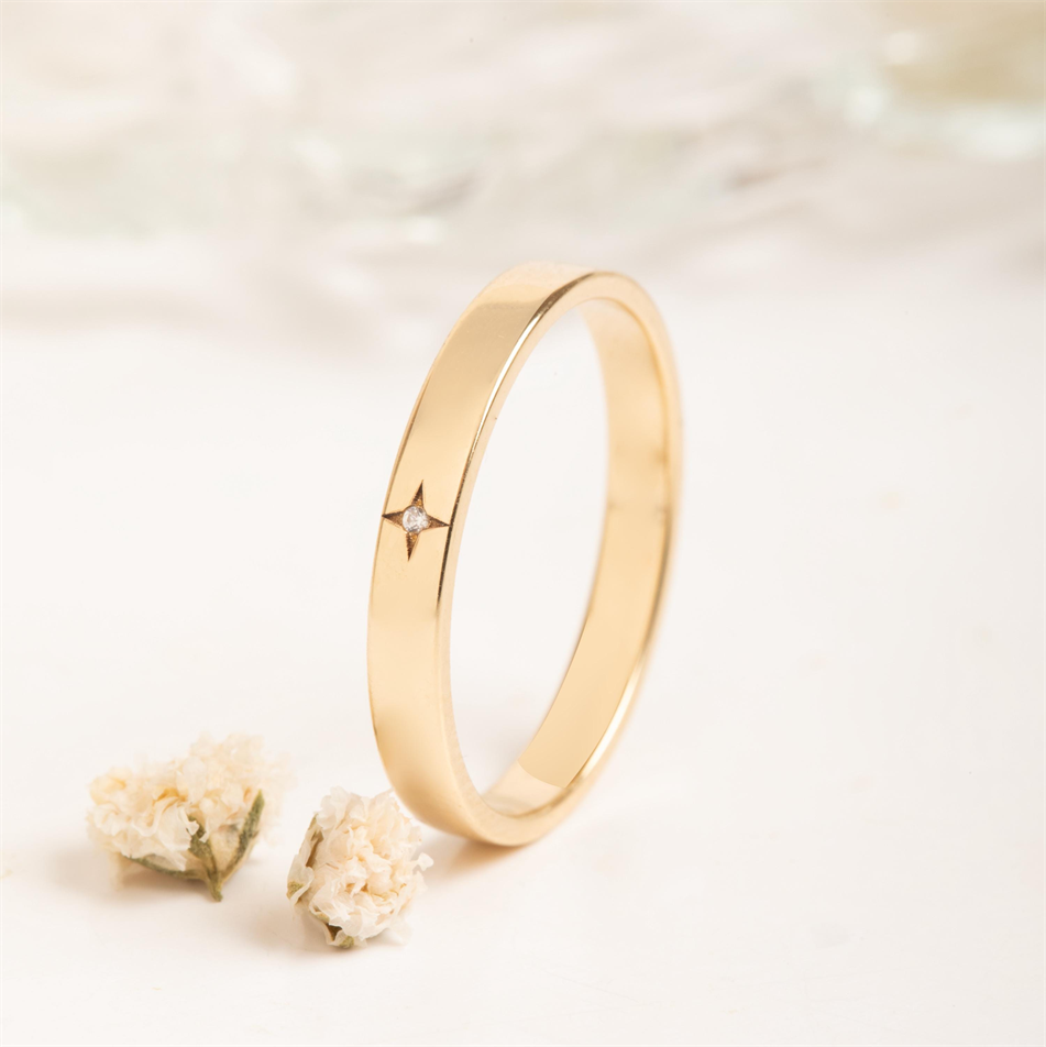 Gold Star-Set Diamond Ring