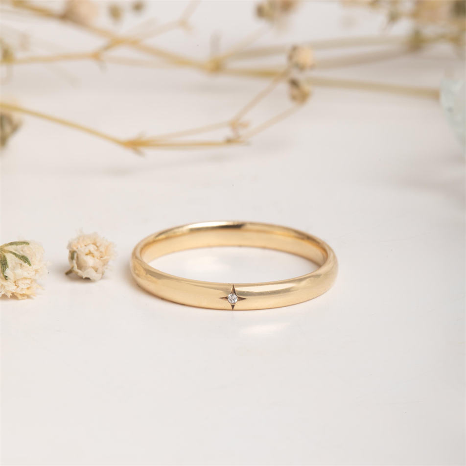 Gold Star-Set Diamond Ring