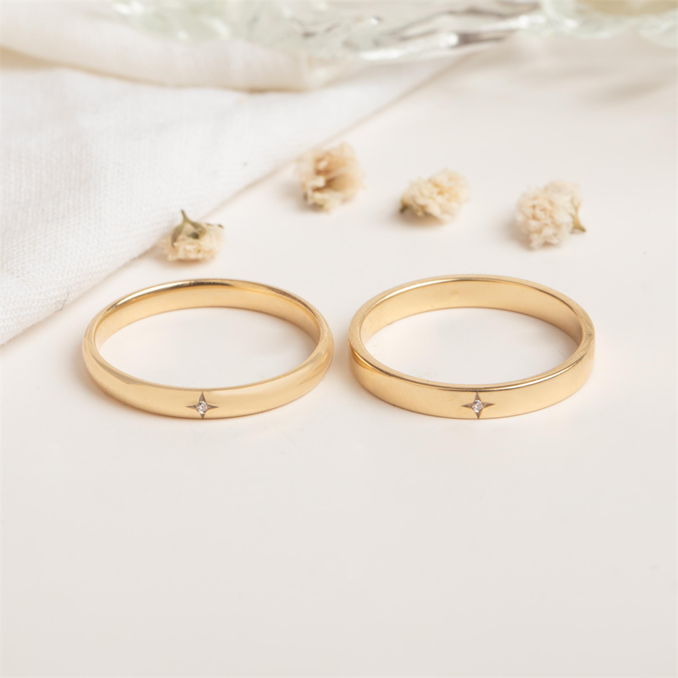 Gold Star-Set Diamond Ring