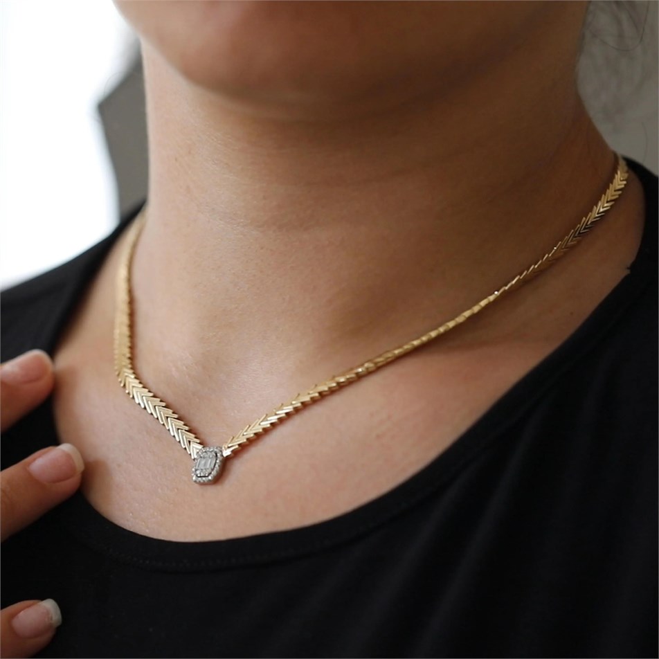 Geometric Chevron Link Solid Gold Necklace