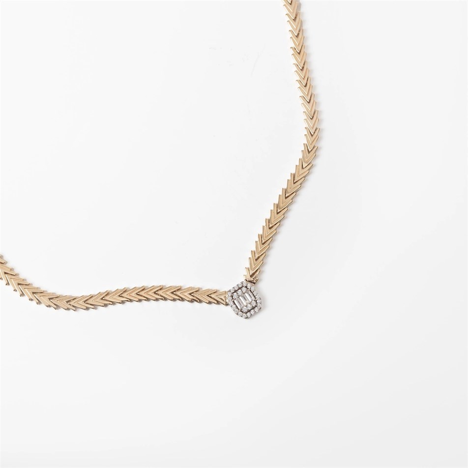 Geometric Chevron Link Solid Gold Necklace