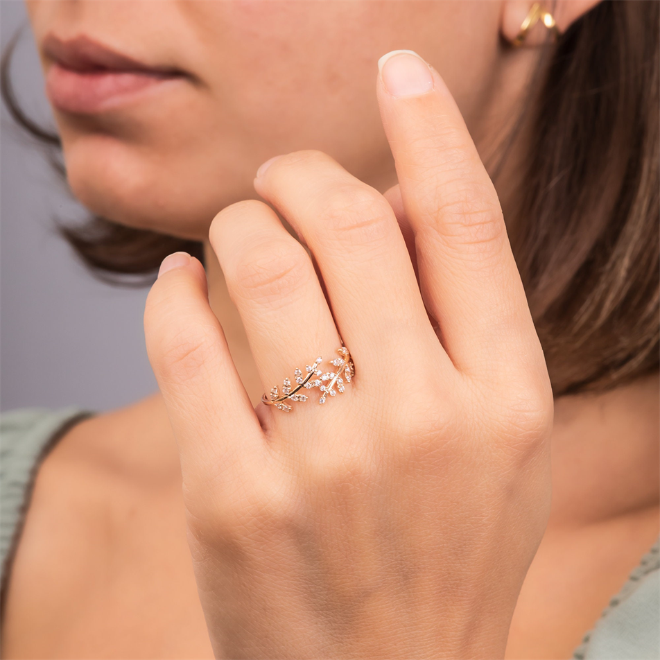 Altın Yaprak Figürlü Taşlı Yüzük