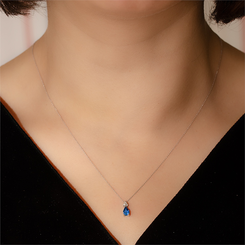 0.05 Karat Pırlanta Safir Kolye