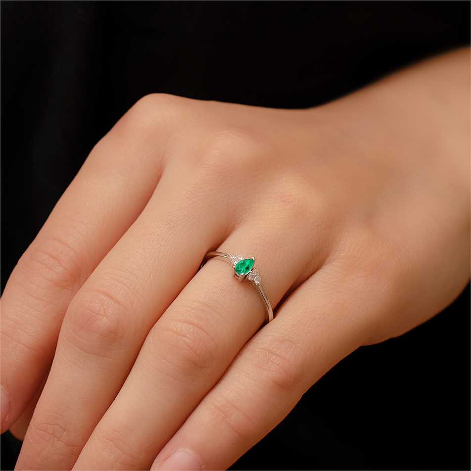 Solid Gold 0.08 ct Diamond Emerald Fancy Ring