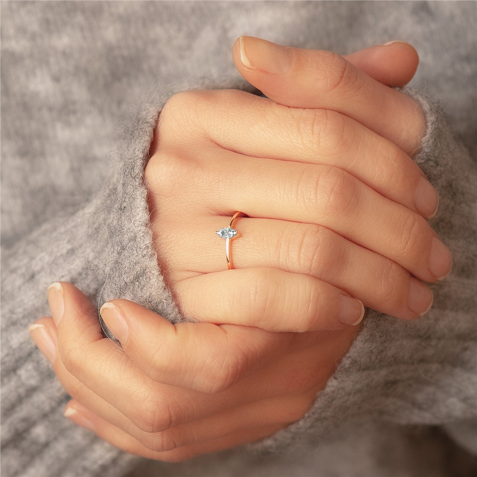 Solid Gold Simple Marquise Ring