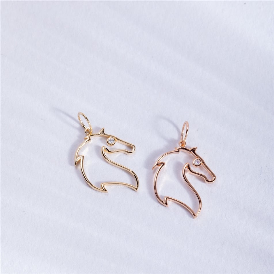 0.01 Karat Pırlanta At Başı Kolye