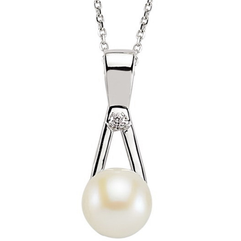 Solid Gold 0.02 ct. Diamond Pearl Necklace
