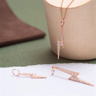 Solid Gold Vertical Lightning Necklace