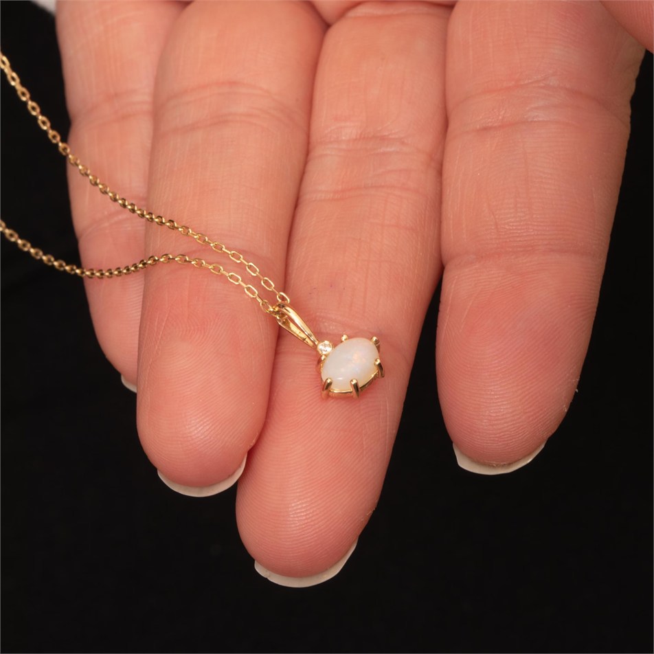 Işıltılı Detaylı Opal Altın Kolye